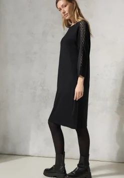 Kleid mit Mesh-Details