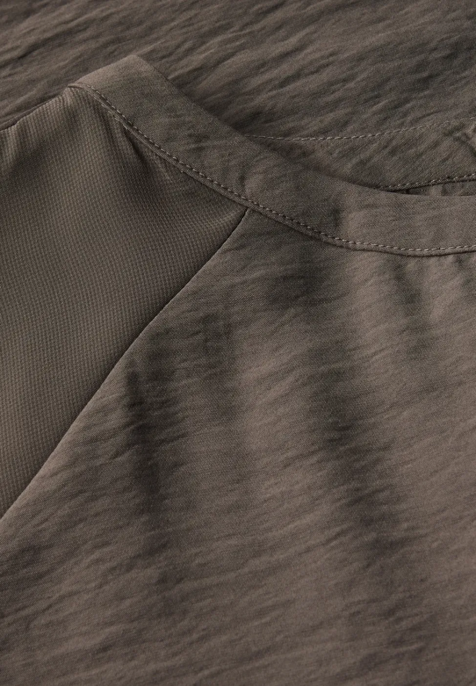 Kleid mit Mesh-Details