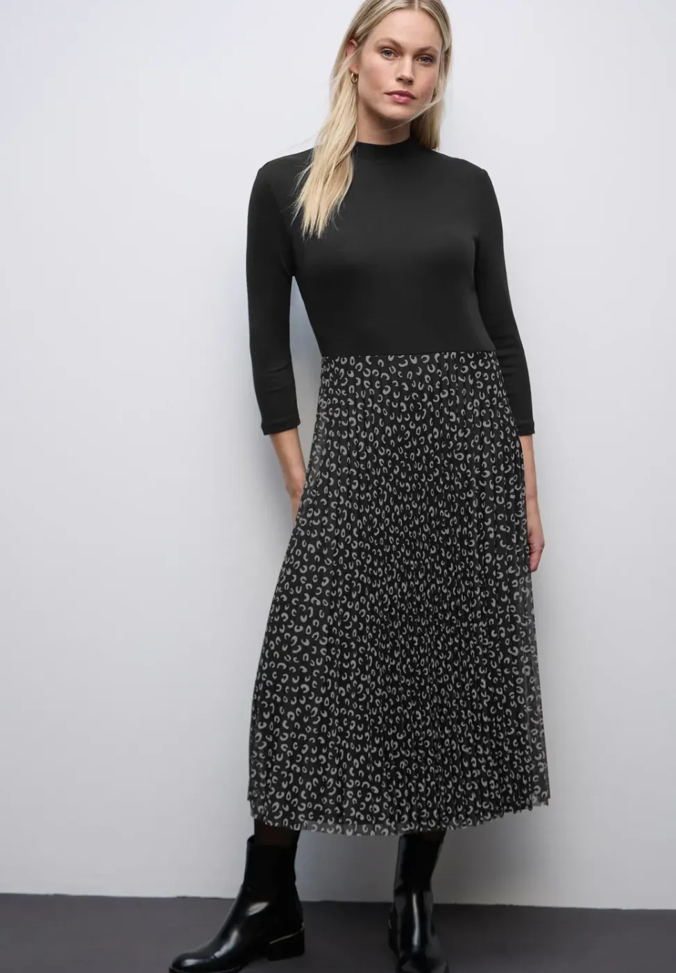 Kleid mit Plissée-Rock