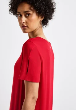 Kleid mit Schlitzdetail