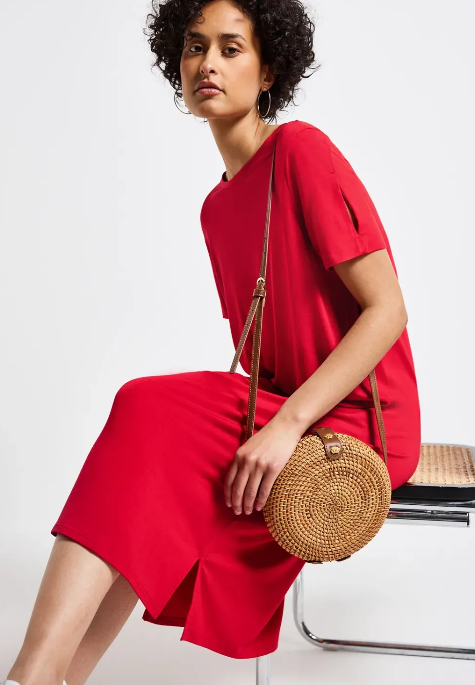 Kleid mit Schlitzdetail