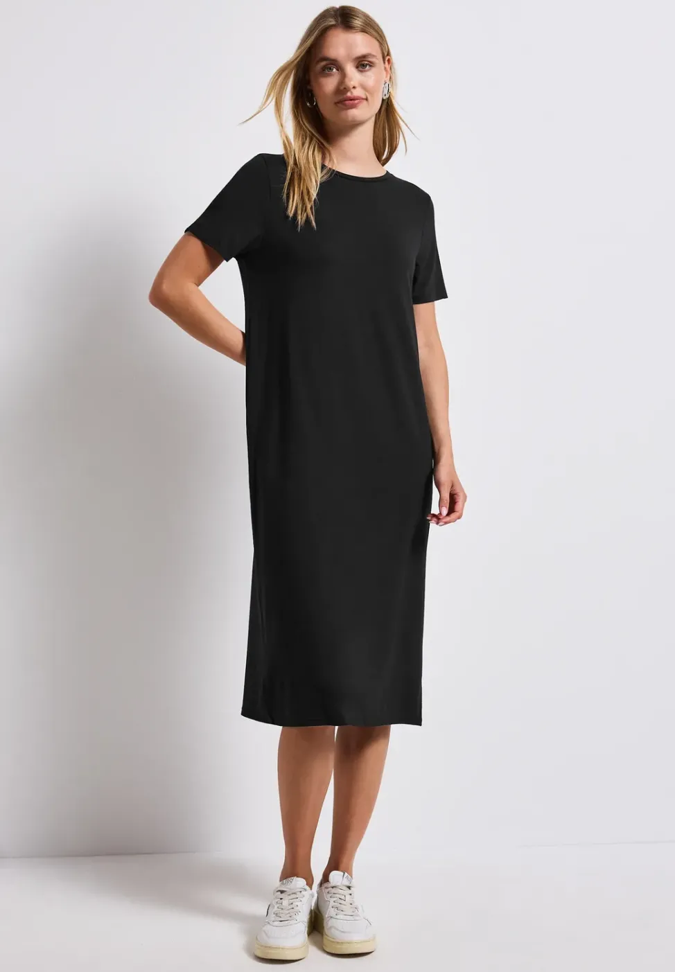 Kleid mit Schlitzdetail