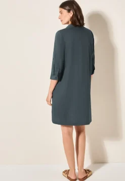 Kleid mit Smok-Detail