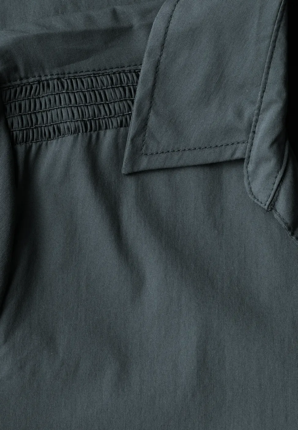Kleid mit Smok-Detail