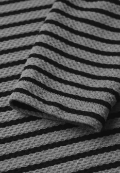 Kleid mit Streifenstruktur