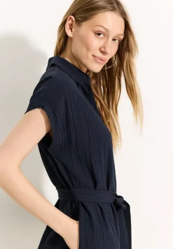 Kleid mit Struktur