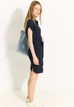 Kleid mit Struktur