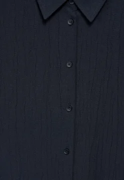Kleid mit Struktur
