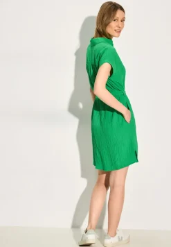 Kleid mit Struktur