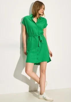 Kleid mit Struktur