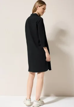 Kleid mit Struktur