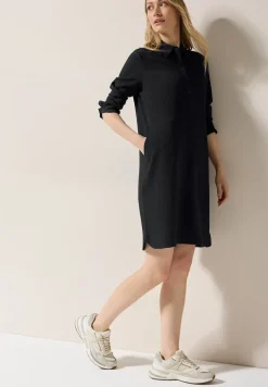 Kleid mit Struktur