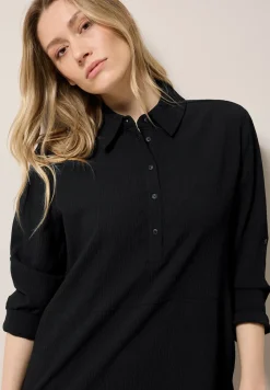 Kleid mit Struktur