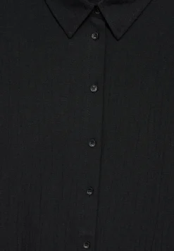 Kleid mit Struktur