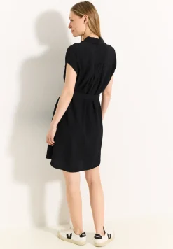 Kleid mit Struktur