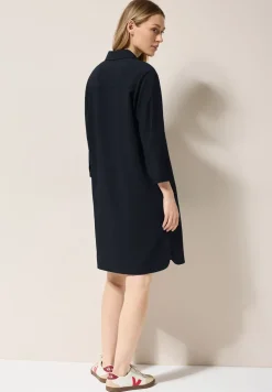 Kleid mit Struktur