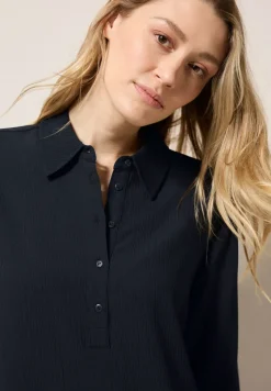 Kleid mit Struktur