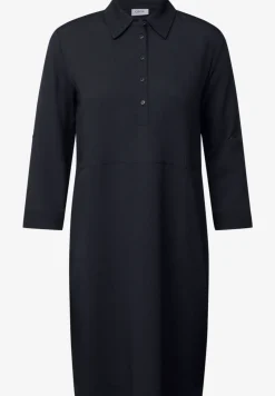 Kleid mit Struktur