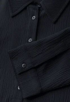 Kleid mit Struktur