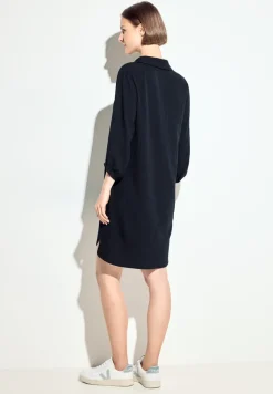 Kleid mit Struktur