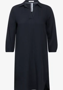 Kleid mit Struktur