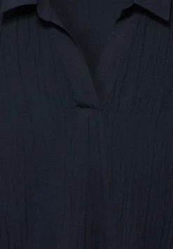 Kleid mit Struktur