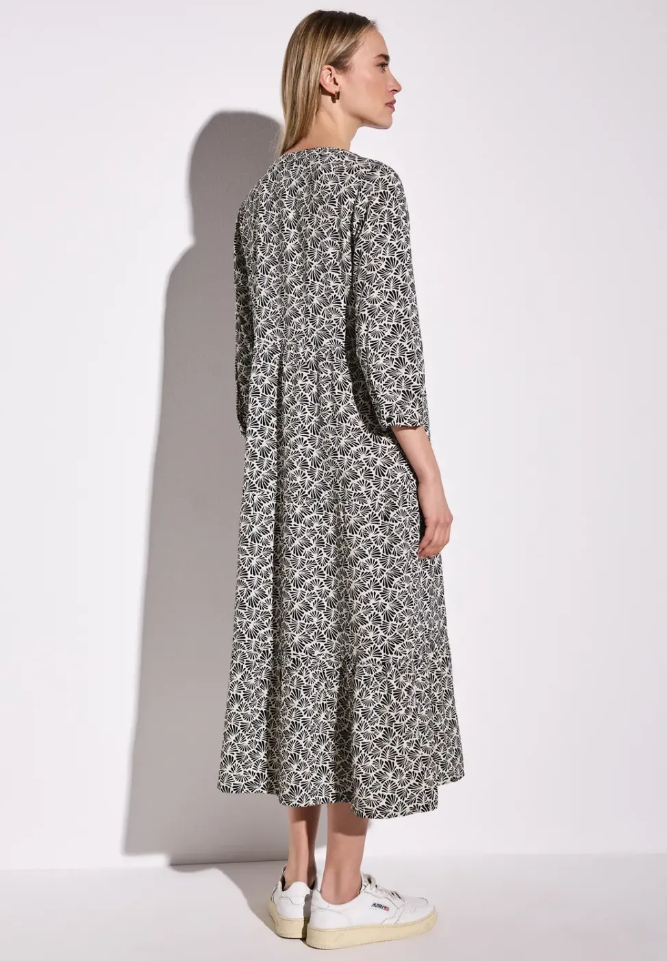 Kleid mit Volants