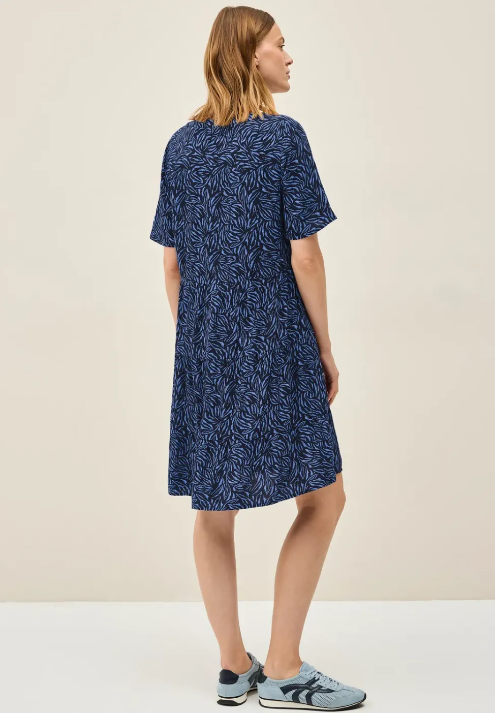 Kleid mit Volants