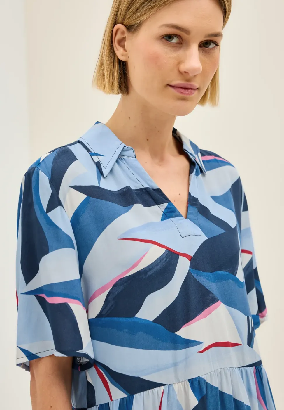 Kleid mit Volants