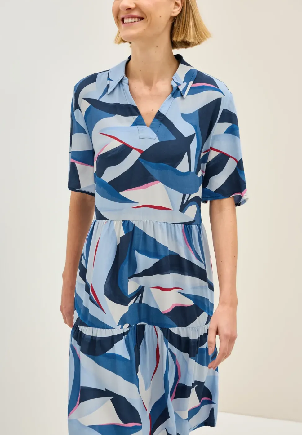 Kleid mit Volants