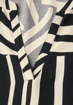 Kleid mit Volants