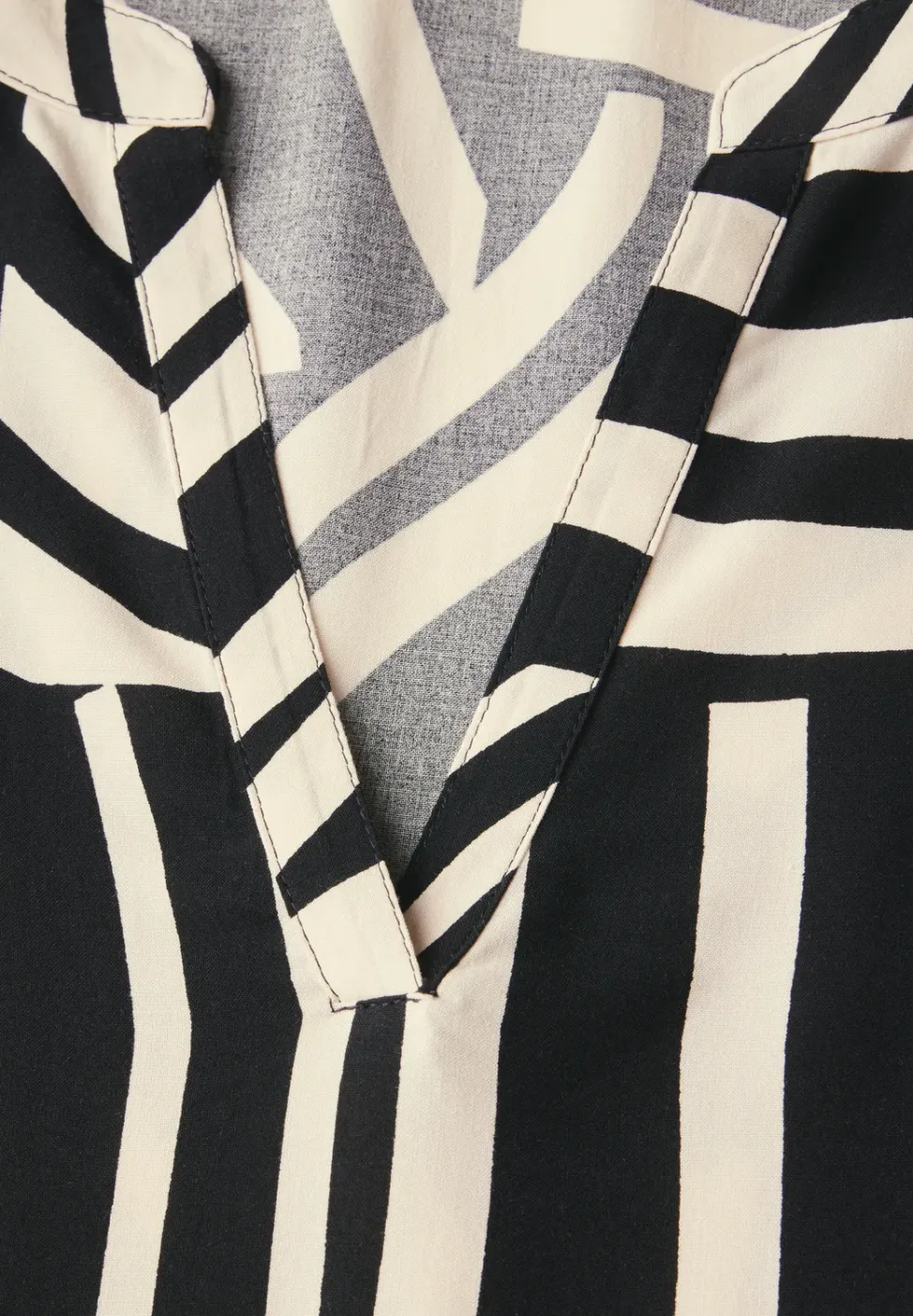 Kleid mit Volants