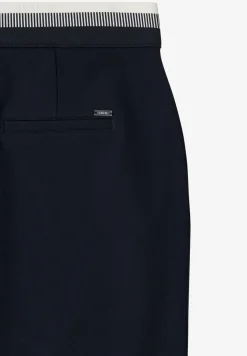 Knielanger Rock mit Bunddetail