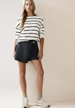 Knielanger Skort mit Schnalle