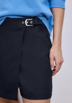 Knielanger Skort mit Schnalle