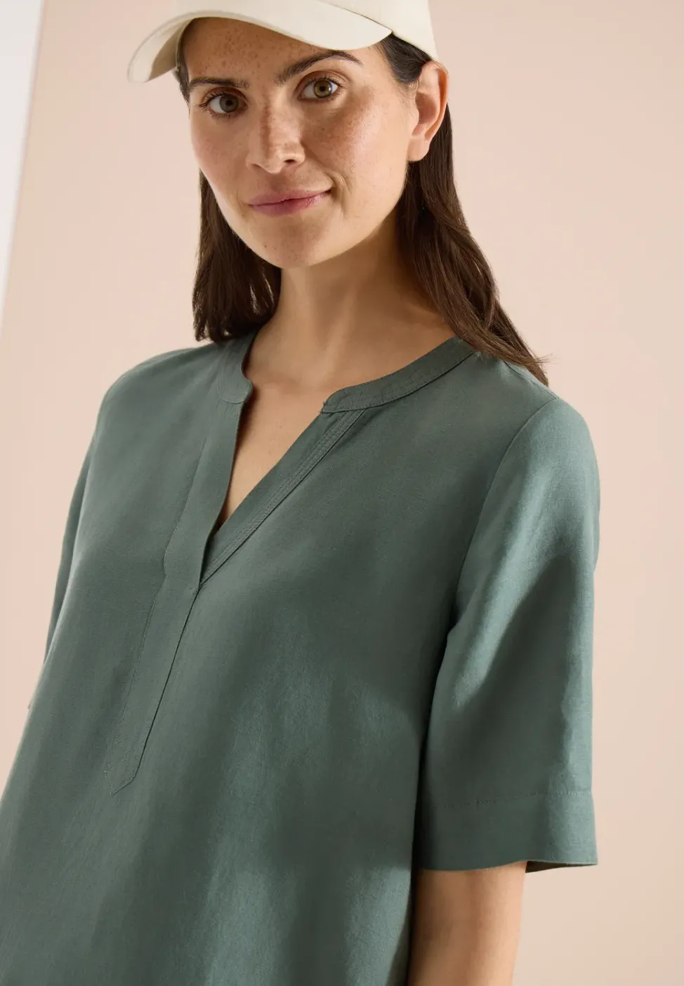 Knielanges Kleid aus Leinenmix