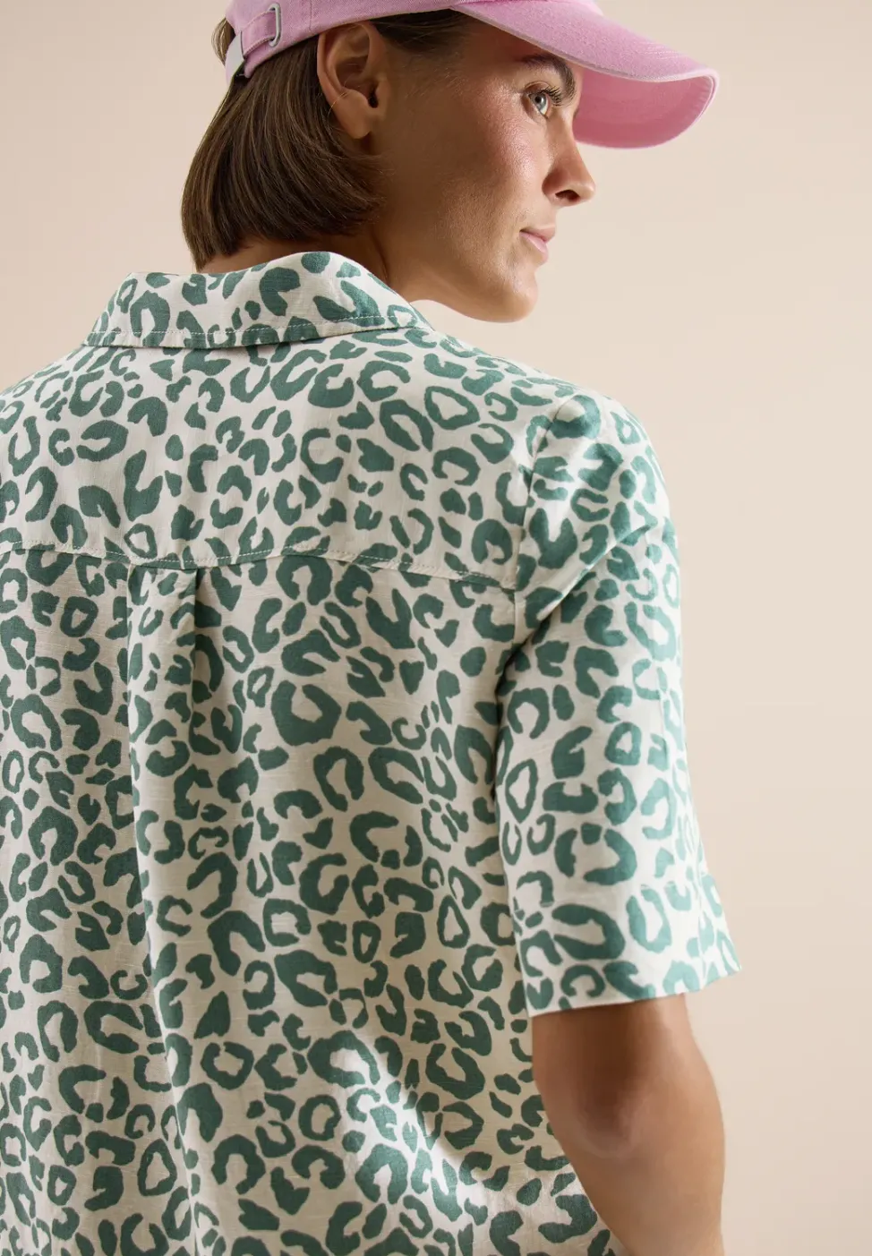 Knielanges Kleid aus Leinenmix mit Leo-Print