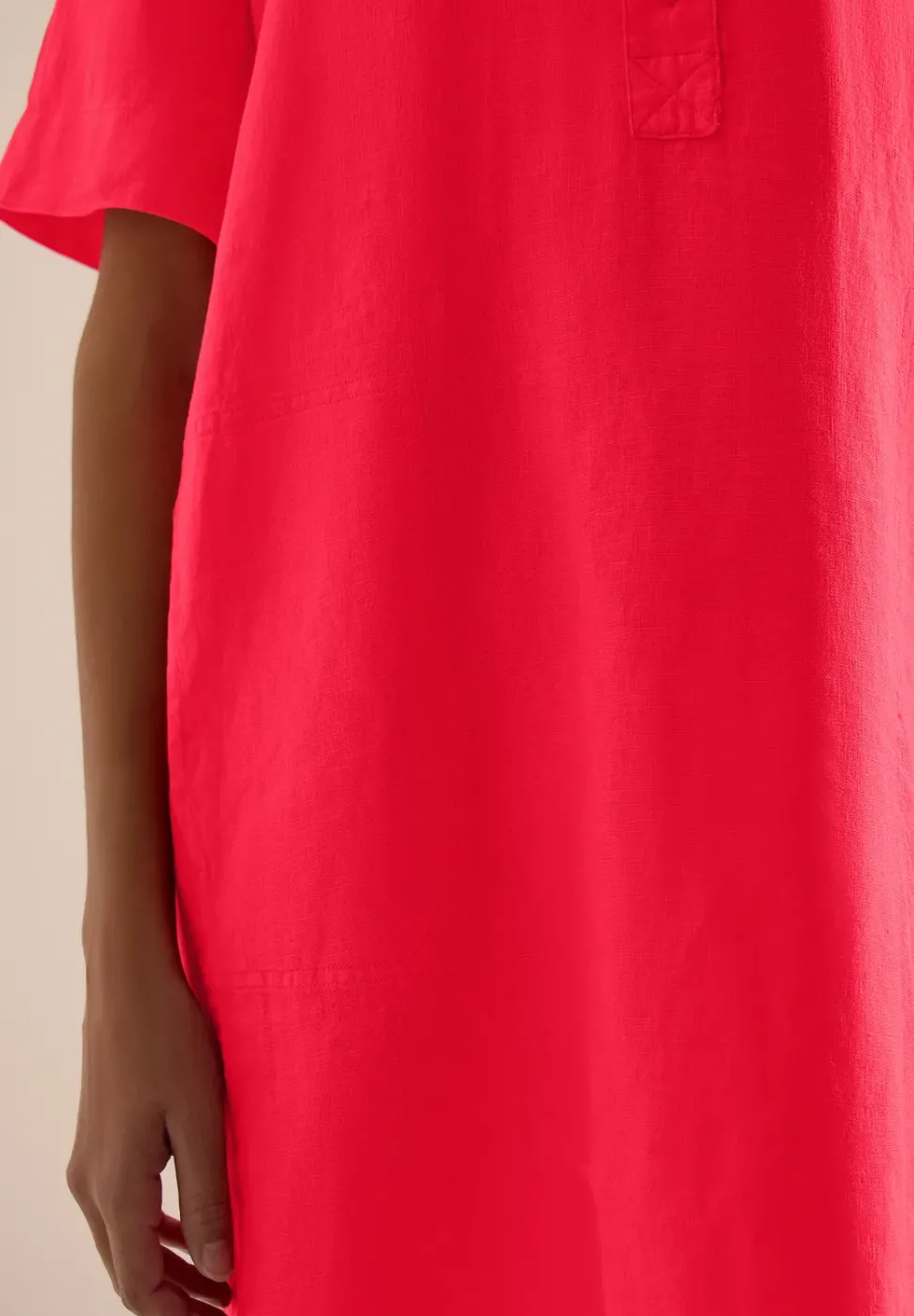 Knielanges Kleid aus reinem Leinen
