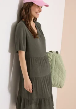 Knielanges Kleid in Crepe-Struktur