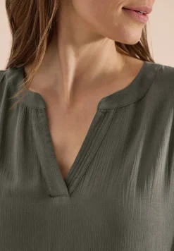 Knielanges Kleid in Crepe-Struktur