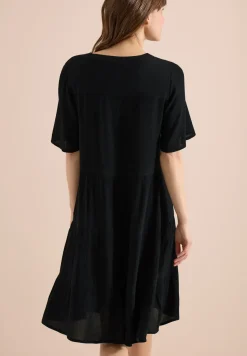 Knielanges Kleid in Crepe-Struktur