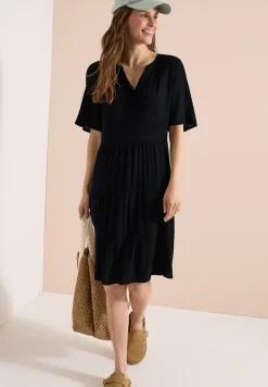 Knielanges Kleid in Crepe-Struktur