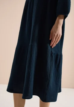 Knielanges Kleid in Musselinqualität