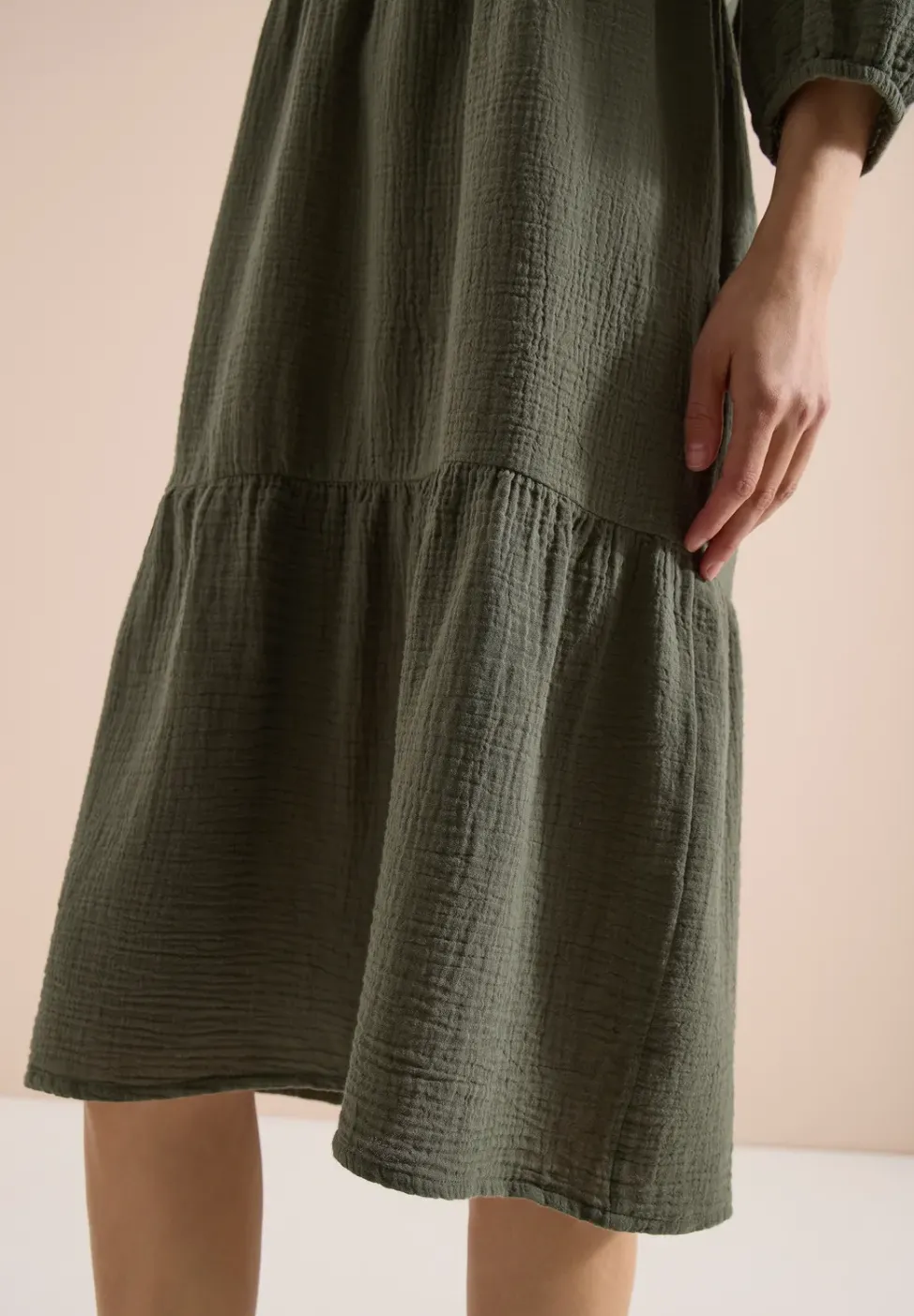 Knielanges Kleid in Musselinqualität