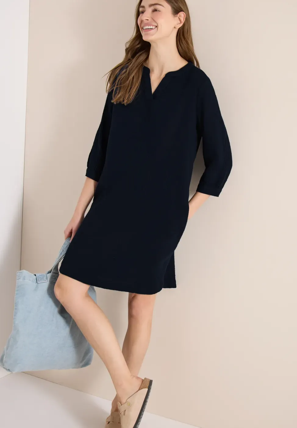 Knielanges Kleid in Musselin-Qualität