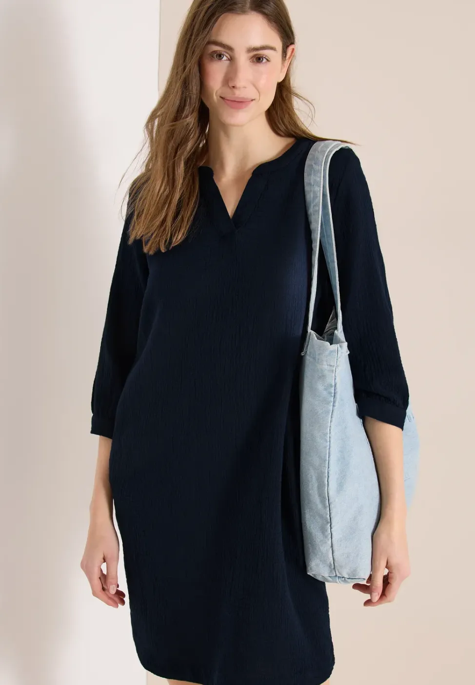 Knielanges Kleid in Musselin-Qualität