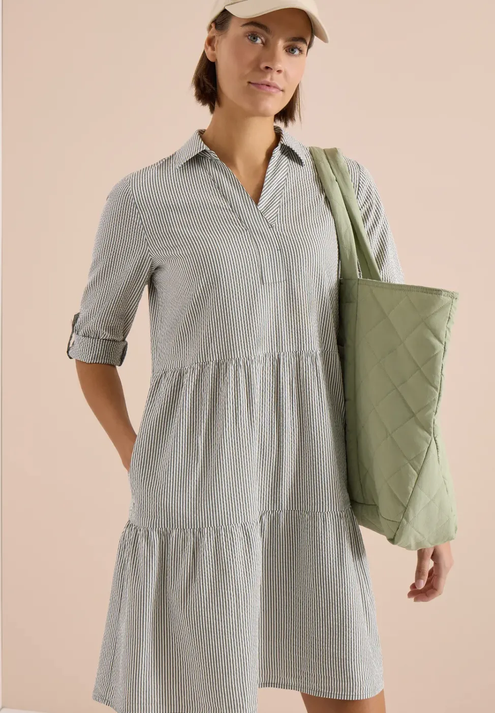 Knielanges Kleid in Seersuckerqualität