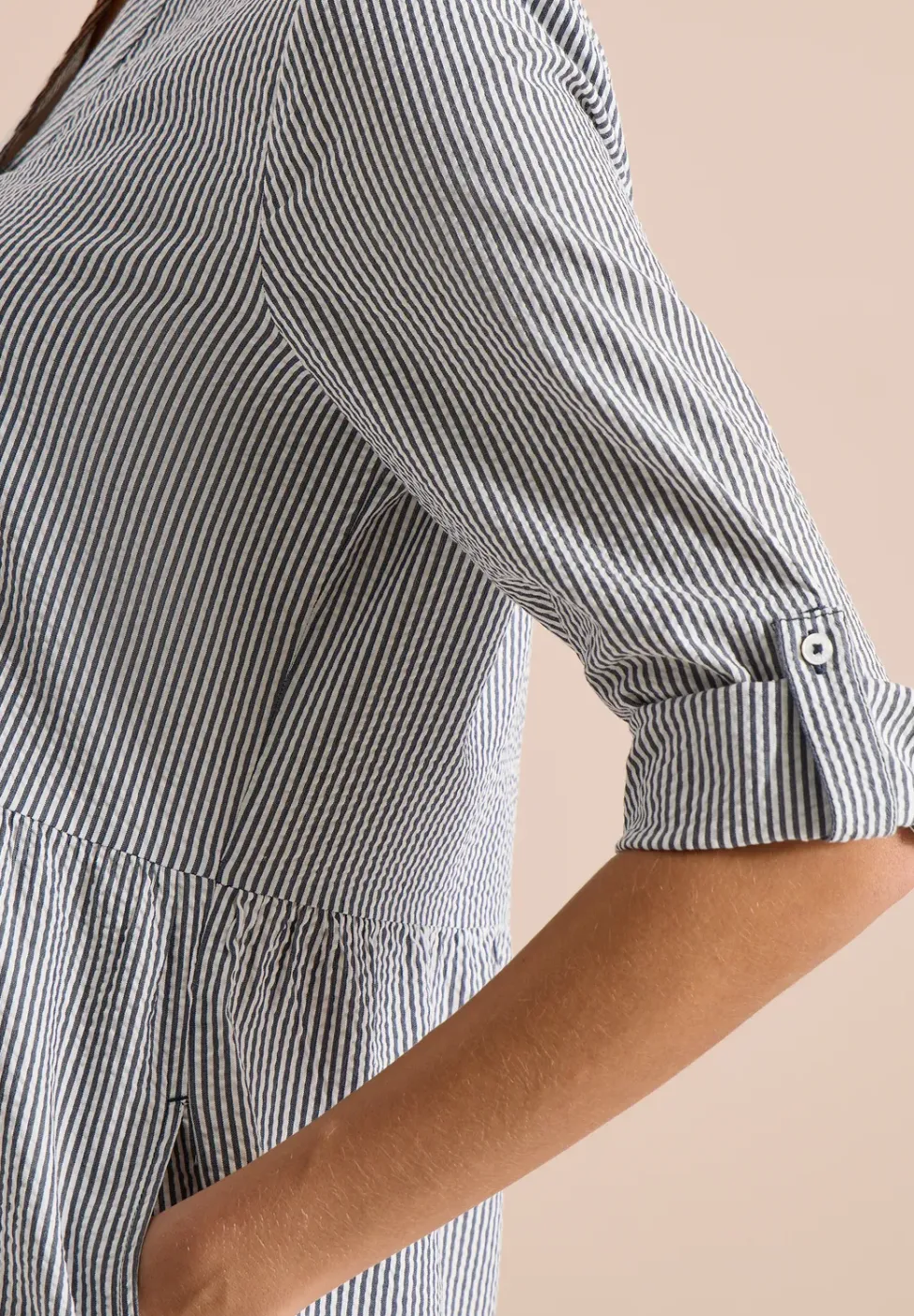 Knielanges Kleid in Seersuckerqualität
