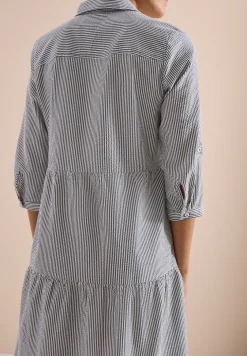 Knielanges Kleid in Seersuckerqualität