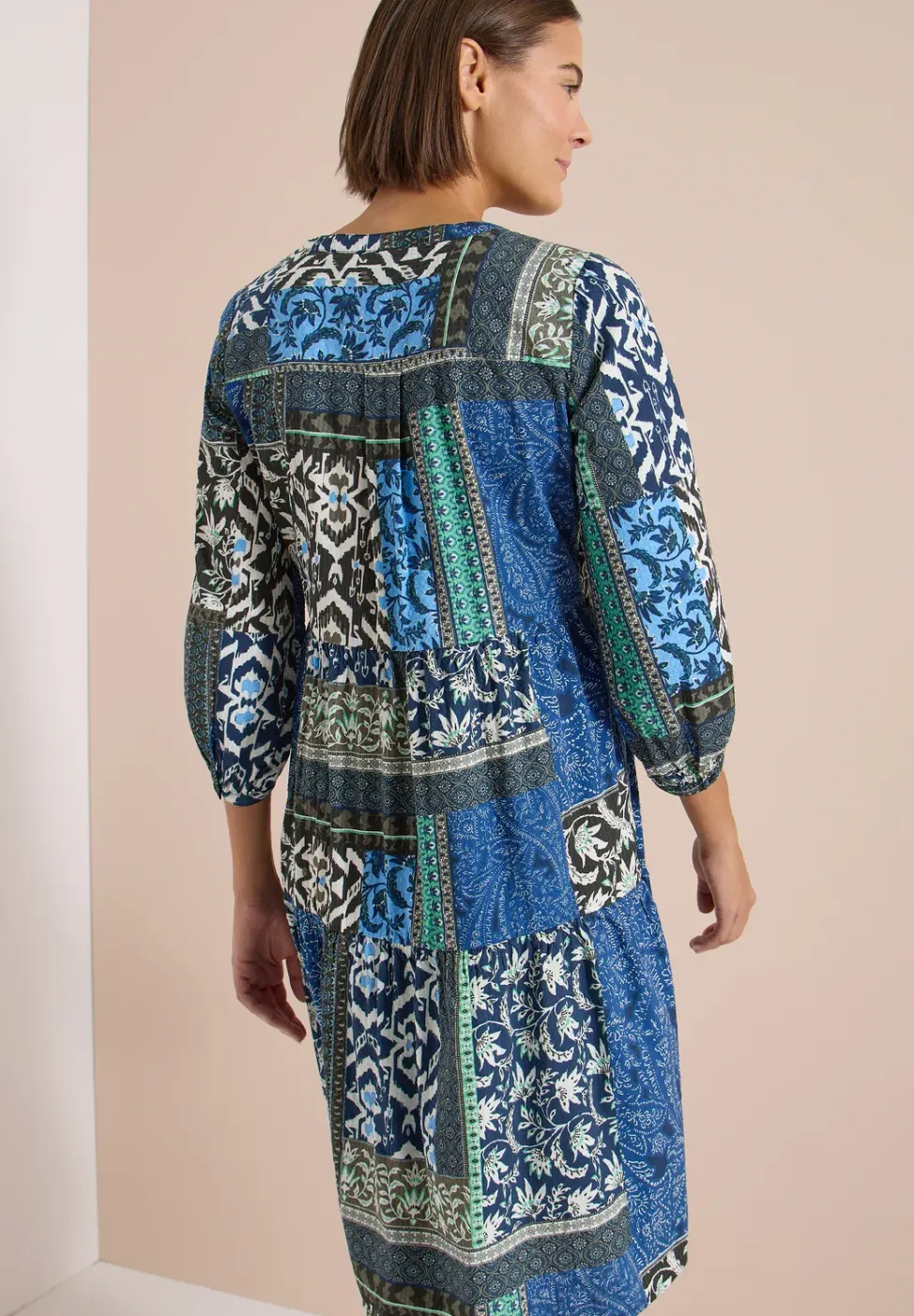 Knielanges Kleid in Seersuckerqualität